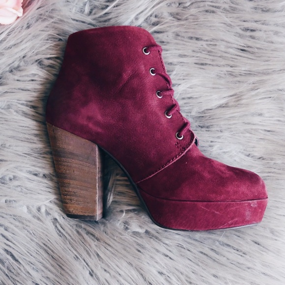✖SOLD✖ Steve Madden Raspy Nubuck Suede Booties - Picture 3 of 8