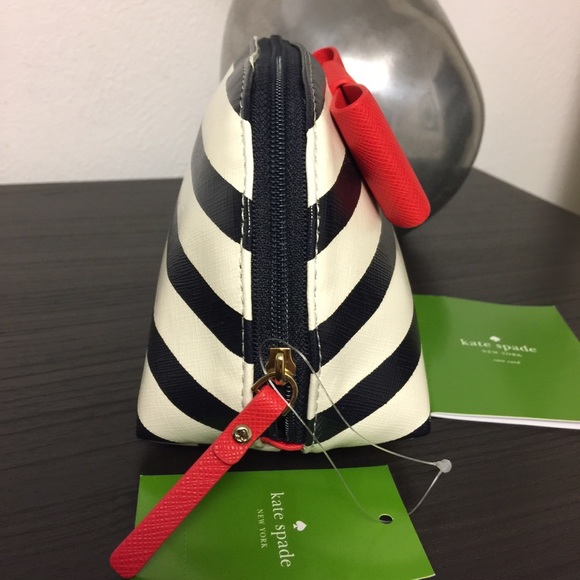 ⛔️SOLD⛔️ Kate Spade New York Cosmetic Bag - Picture 5 of 8
