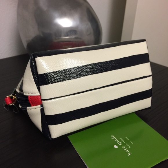 ⛔️SOLD⛔️ Kate Spade New York Cosmetic Bag - Picture 6 of 8