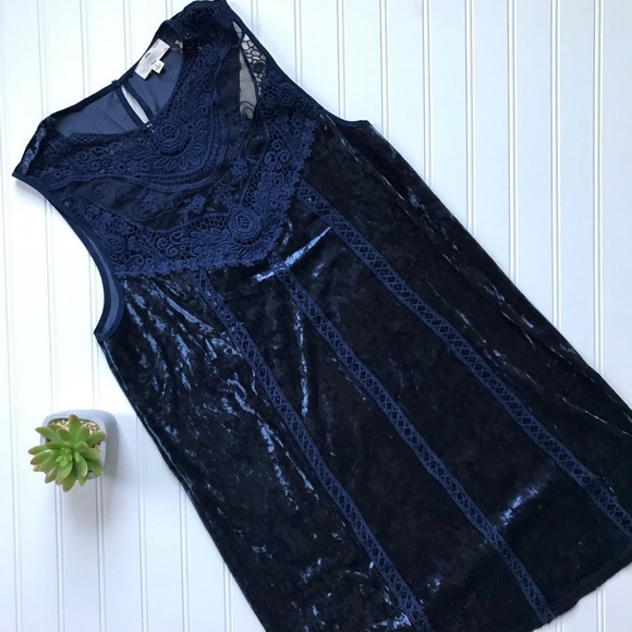 Crushed velvet mini dress - Picture 4 of 5