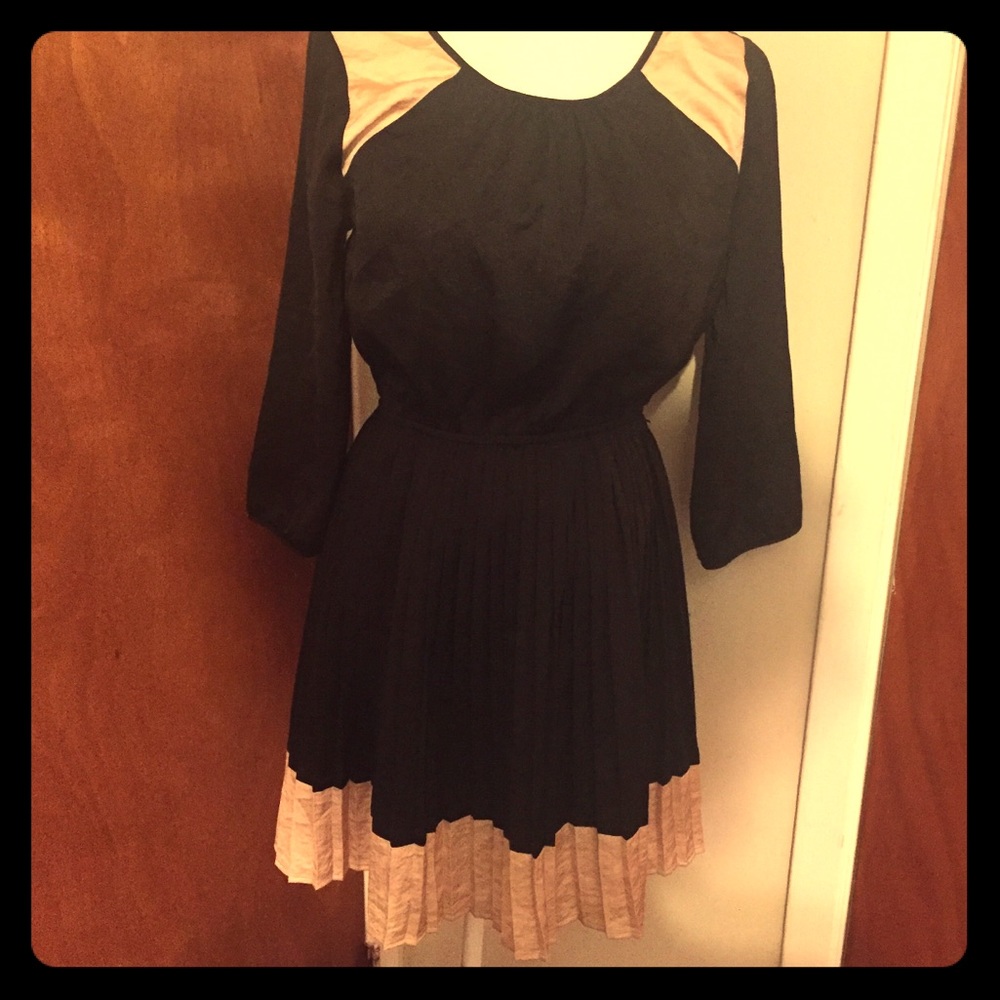 Vintage style Black and Cream Pleated Dress Medium
