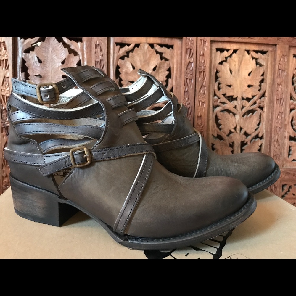 NIB FREEBIRD STAIR Gray Leather Ankle Boots 7
