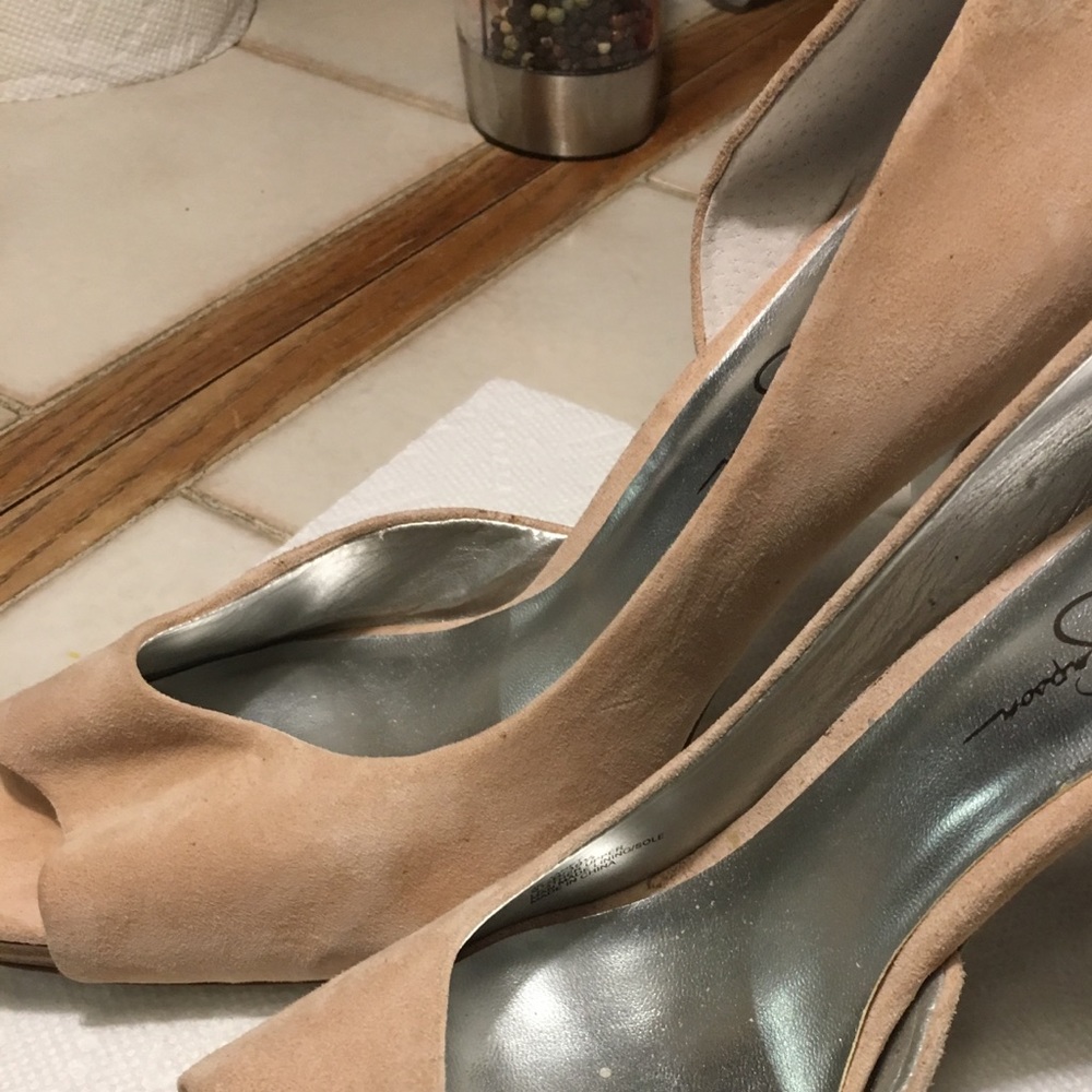 Tan suede Jessica Simpson heels 👠