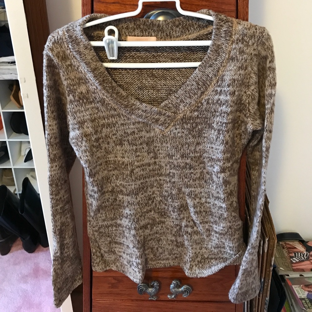 V neck Sweater - EUC