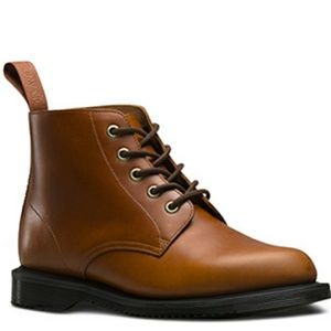 NWOT Dr. Marten Emmeline Boot