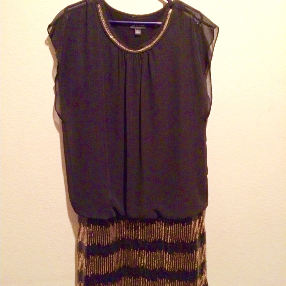 Black and Gold Sequin Mid-Length Dress