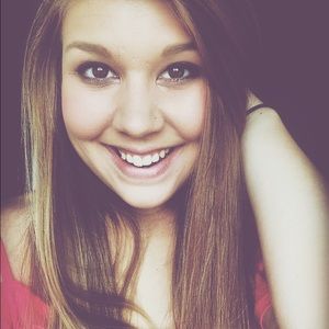 Meet your Posher, Olivia