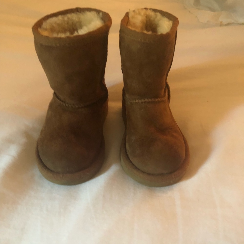 Kids Uggs in Chesnut