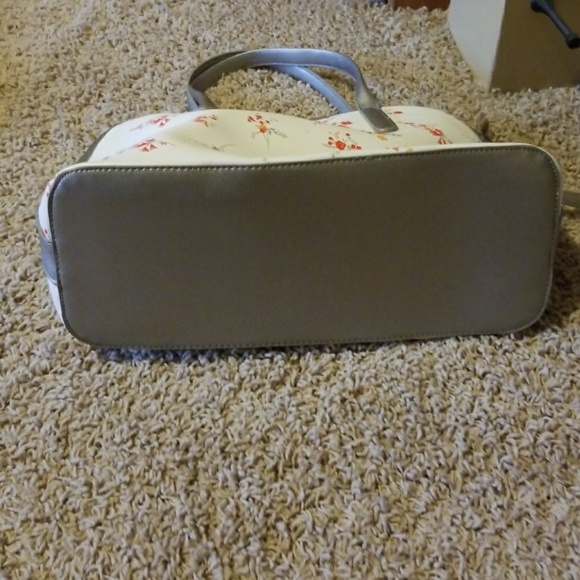Kenneth Cole Reaction Handbag - Picture 3 of 5