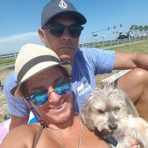 Meet your Posher, Idania