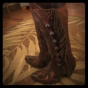 Women’s cowboy boots size 7 1/2.
