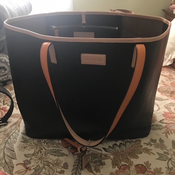 Coach Handbags - Coach Tote