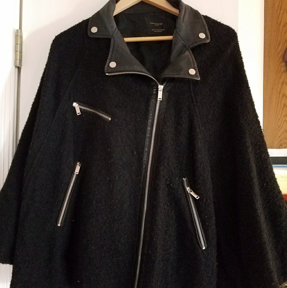 Sara black cape
