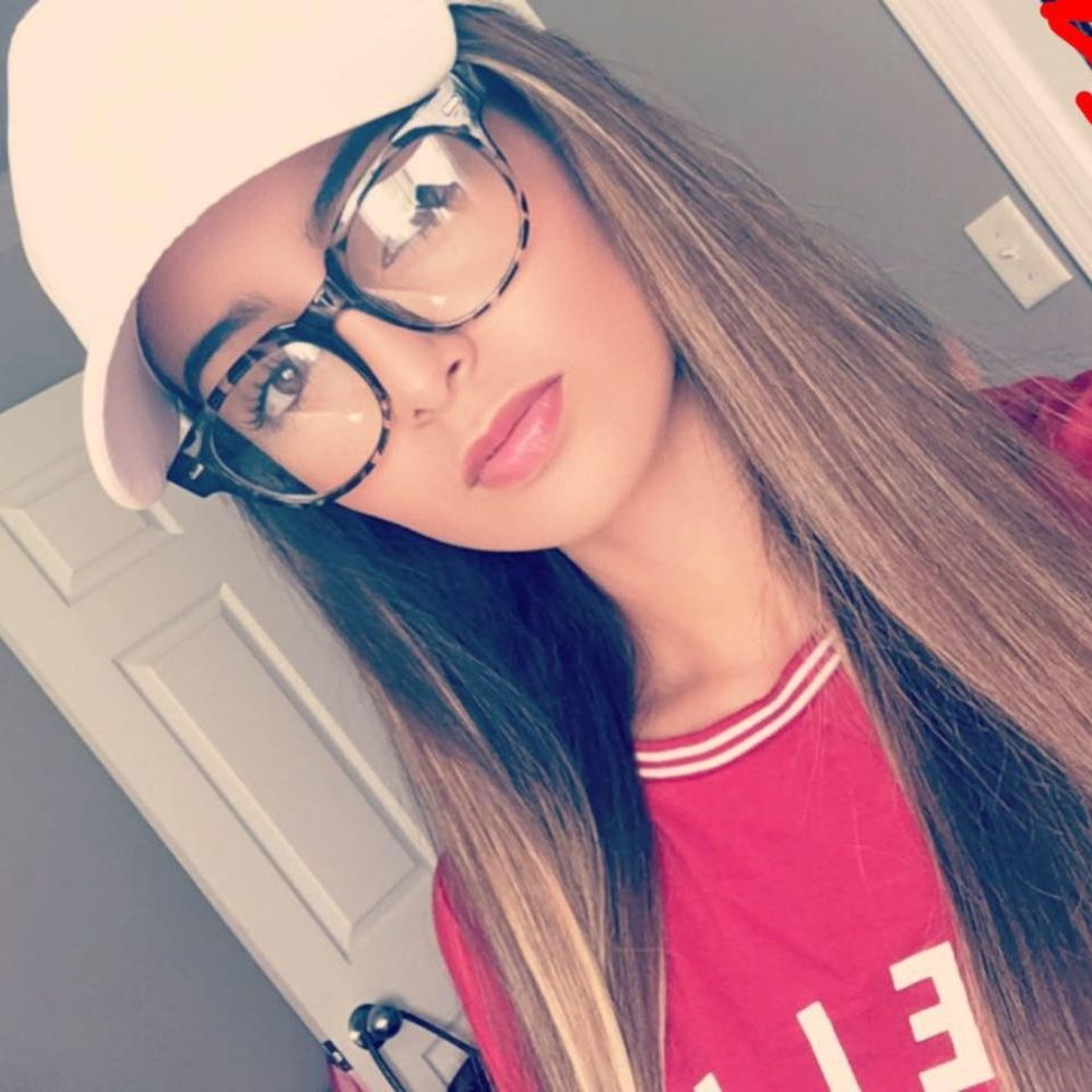 Meet your Posher, Alexis