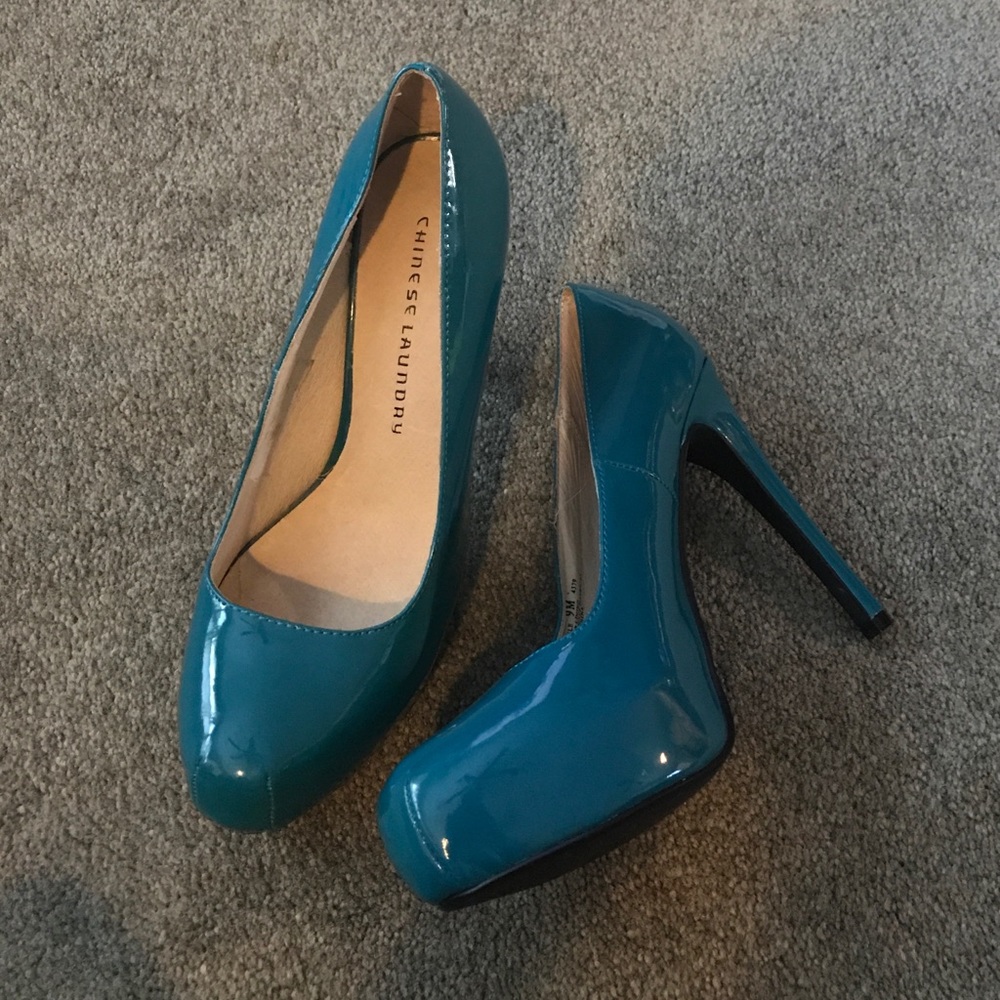 Chinese Laundry Platform Turquoise Heels Size 9