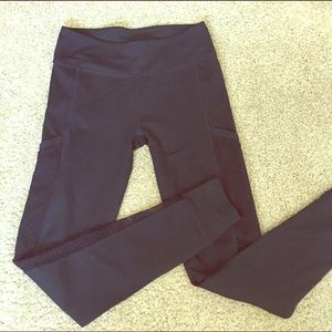 Perfect yoga / athletic leggings with mesh netting