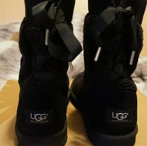 Black Isla UGGs