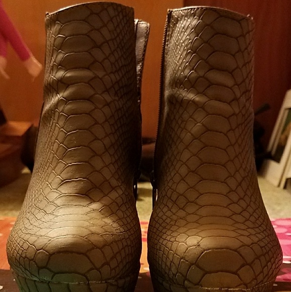 Women's Wedge Shoes - Picture 2 of 7