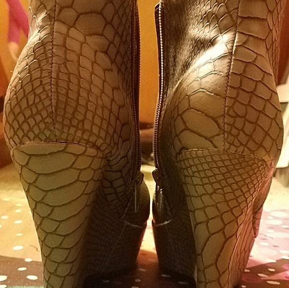 Women's Wedge Shoes - Picture 3 of 7