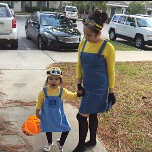 Adults minnion Halloween costume Adults minnion Halloween costume