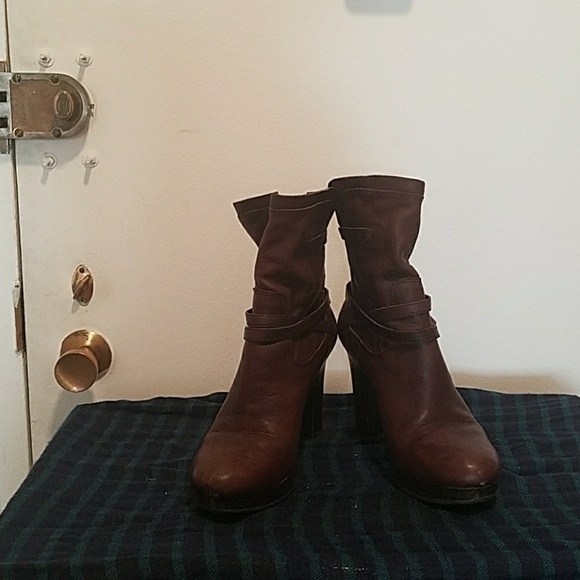 Authentic UGG heels - Picture 1 of 6