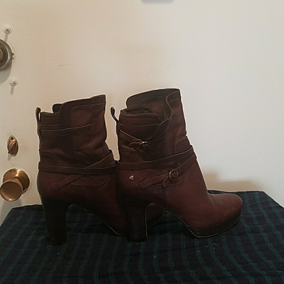 Authentic UGG heels - Picture 3 of 6