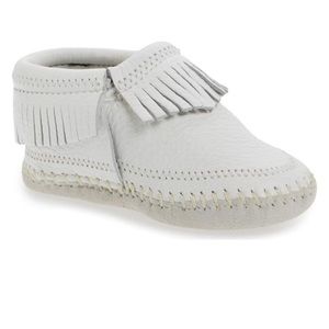 ❤️HP 10/22❤️  NWOT Minnetonka Infant Riley Bootie