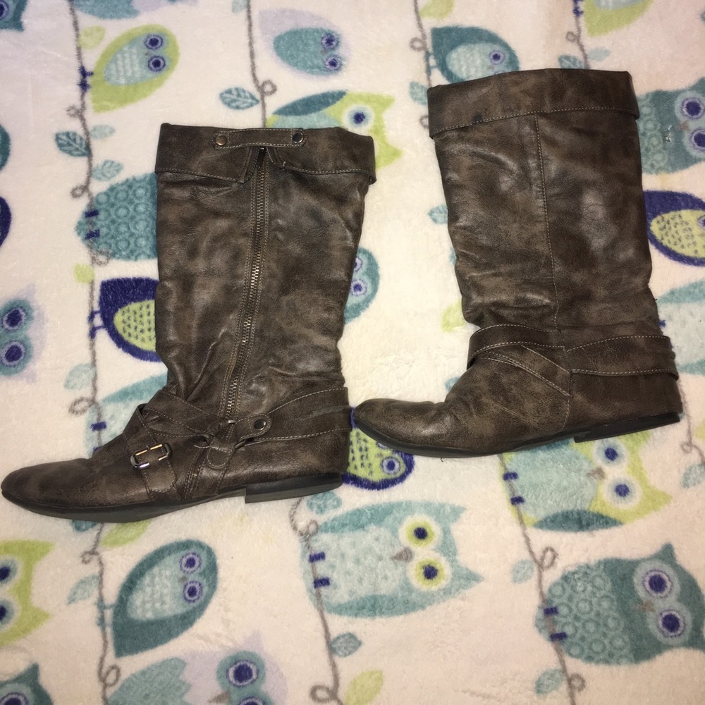 Awesome details! Distressed brown boots