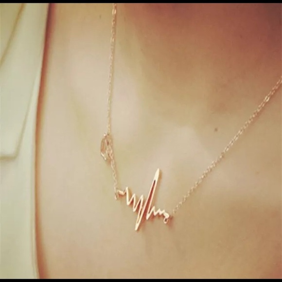 🚫SOLD🛑 NEW Gold-tone heartbeat necklace - Picture 4 of 6