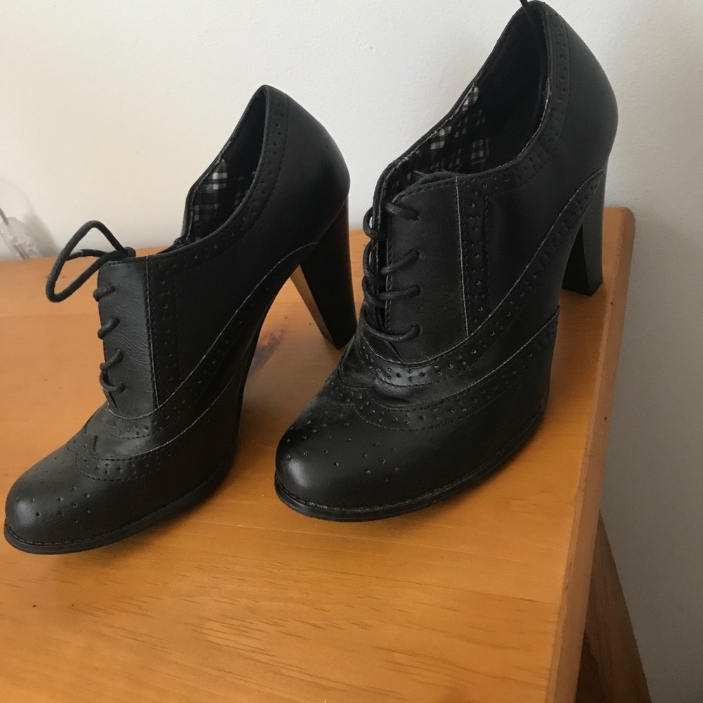 American Eagle Lace-up Oxford Heel Booties