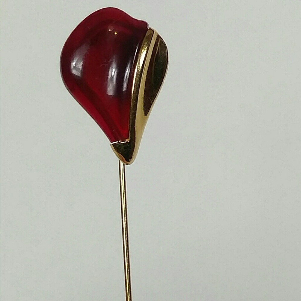 Crown Trifari abstract heart or flower stick pin