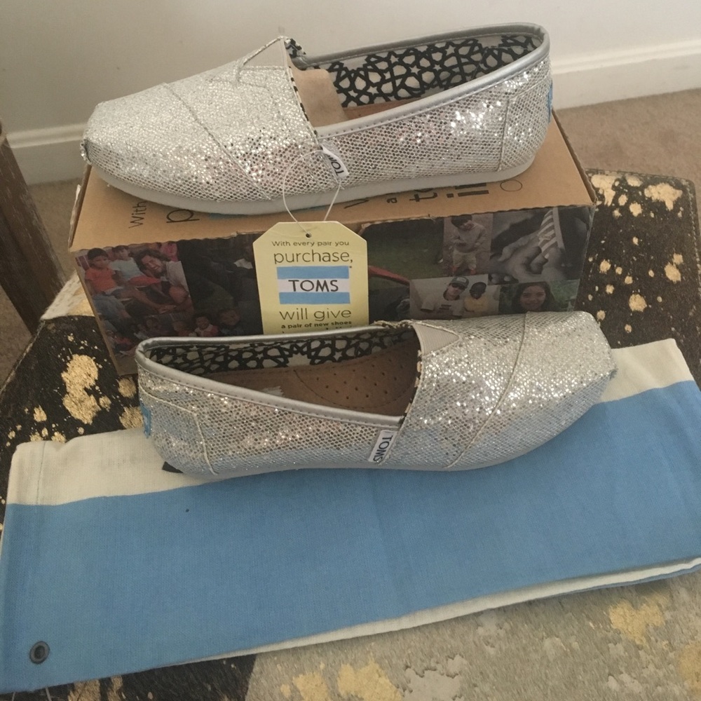 Toms with dust bag