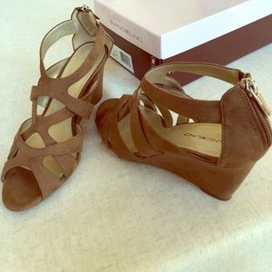 Bandiolino Brown Suede Wedges