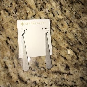 Kendra Scott Earrings - never worn