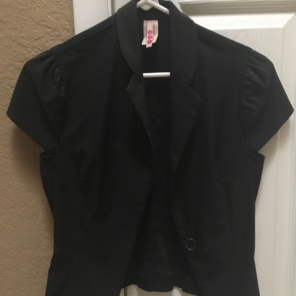 5 7 9 Black Short Sleeved Jacket