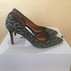 Halogen animal print pointed toe heel