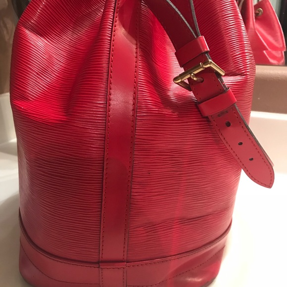 Louis Vuitton Epi Leather Drawstring - Picture 2 of 5