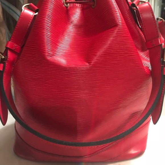 Louis Vuitton Epi Leather Drawstring - Picture 3 of 5