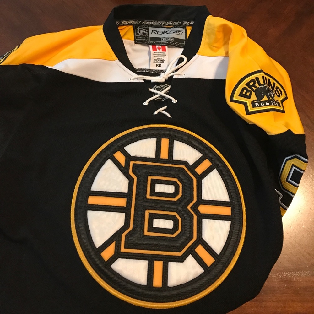 Boston Bruins Marc Savard signed jersey.