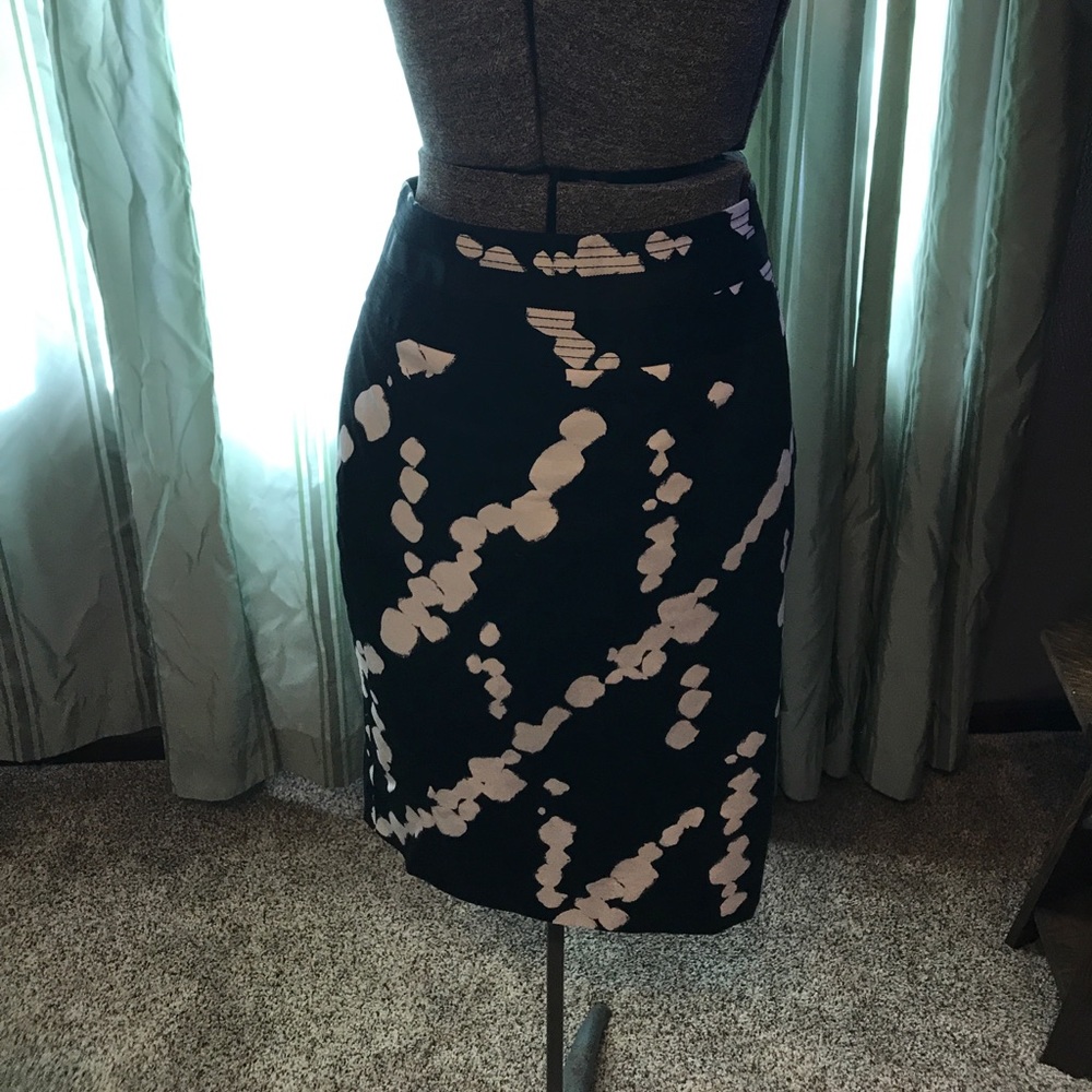 Limited black and white pencil skirt