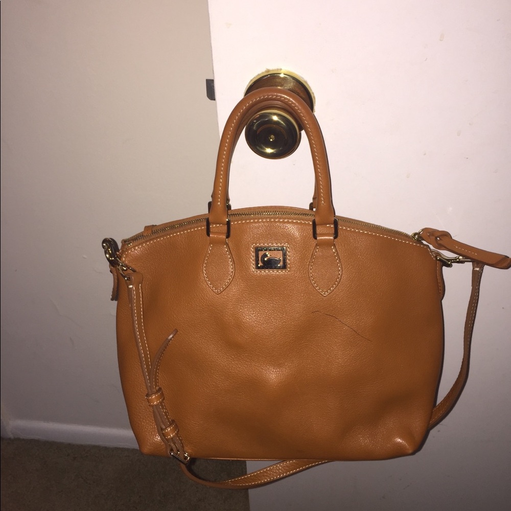 Dooney Bourke like new comes with dustbag
