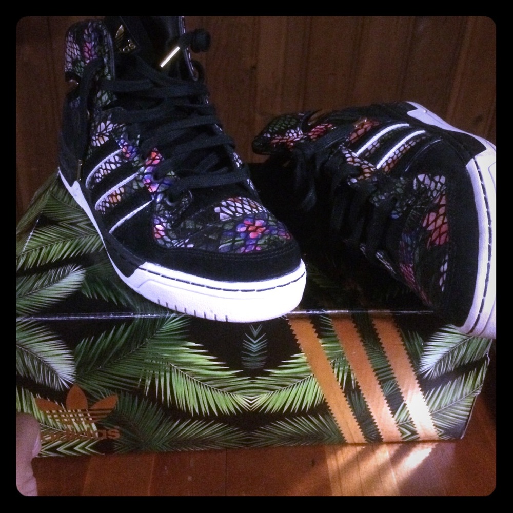 Size 9 Attitude Hi Adidas