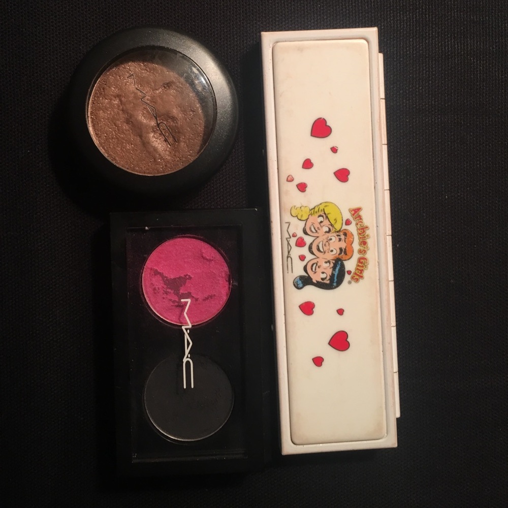 MAC EYESHADOWS/ PIGMENT BUNDLE