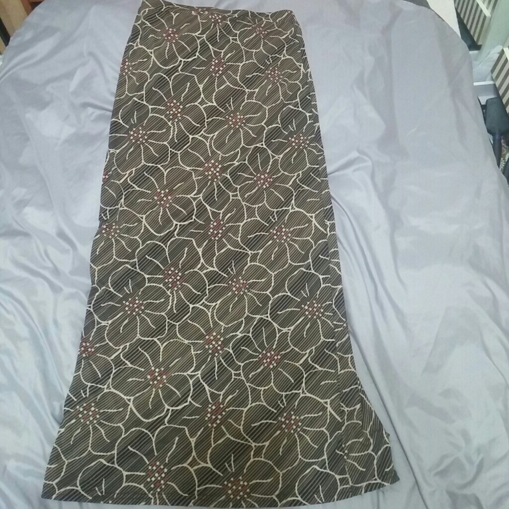 Flowered George skirt size small