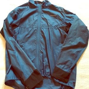 Men’s Patagonia windbreaker.