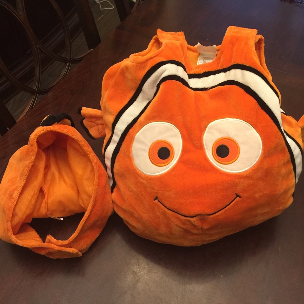 Disney Store Finding Nemo Costume size 18-24 month