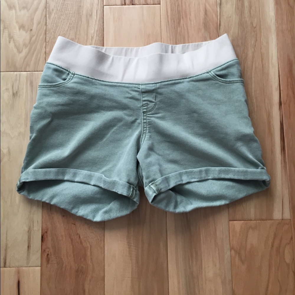 Liz Lange maternity shorts