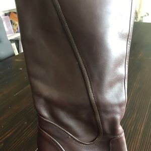 Brown knee height boots 2.5-3 inch heel