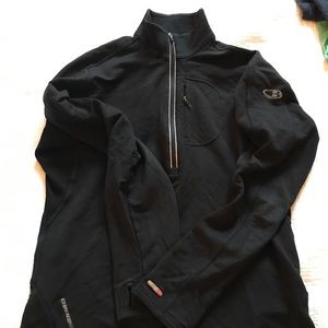 Men’s long sleeve ice breaker jacket.