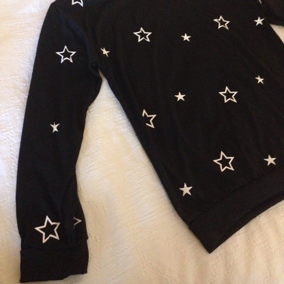 LAST 3! Black & White Star top!! - Picture 2 of 4